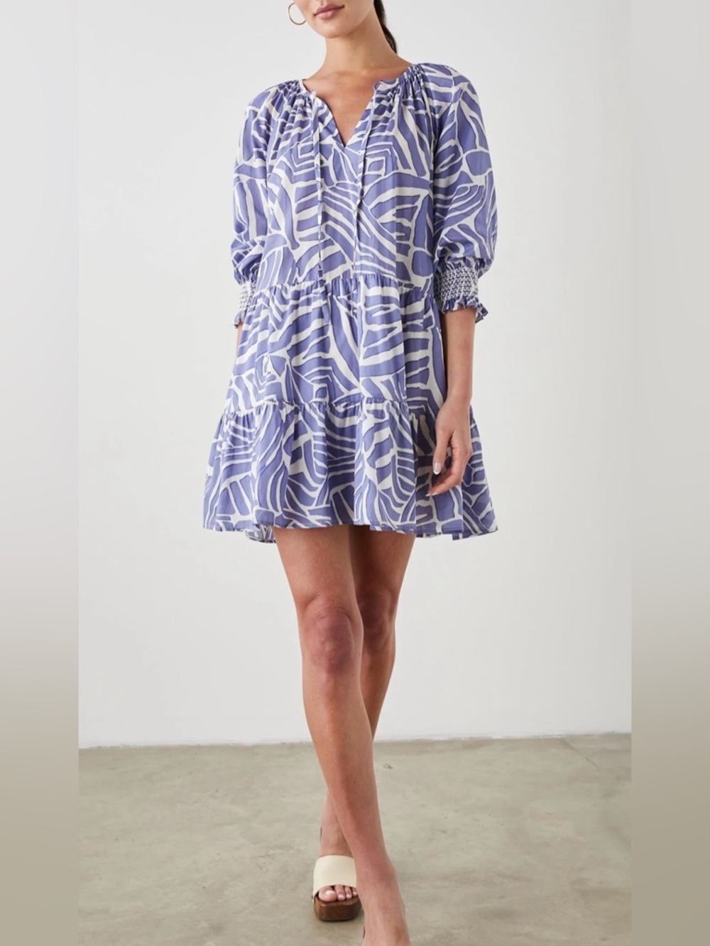 Rails “Sia” Babydoll Tiered Mini Dress in the Island Waves print. NWOT